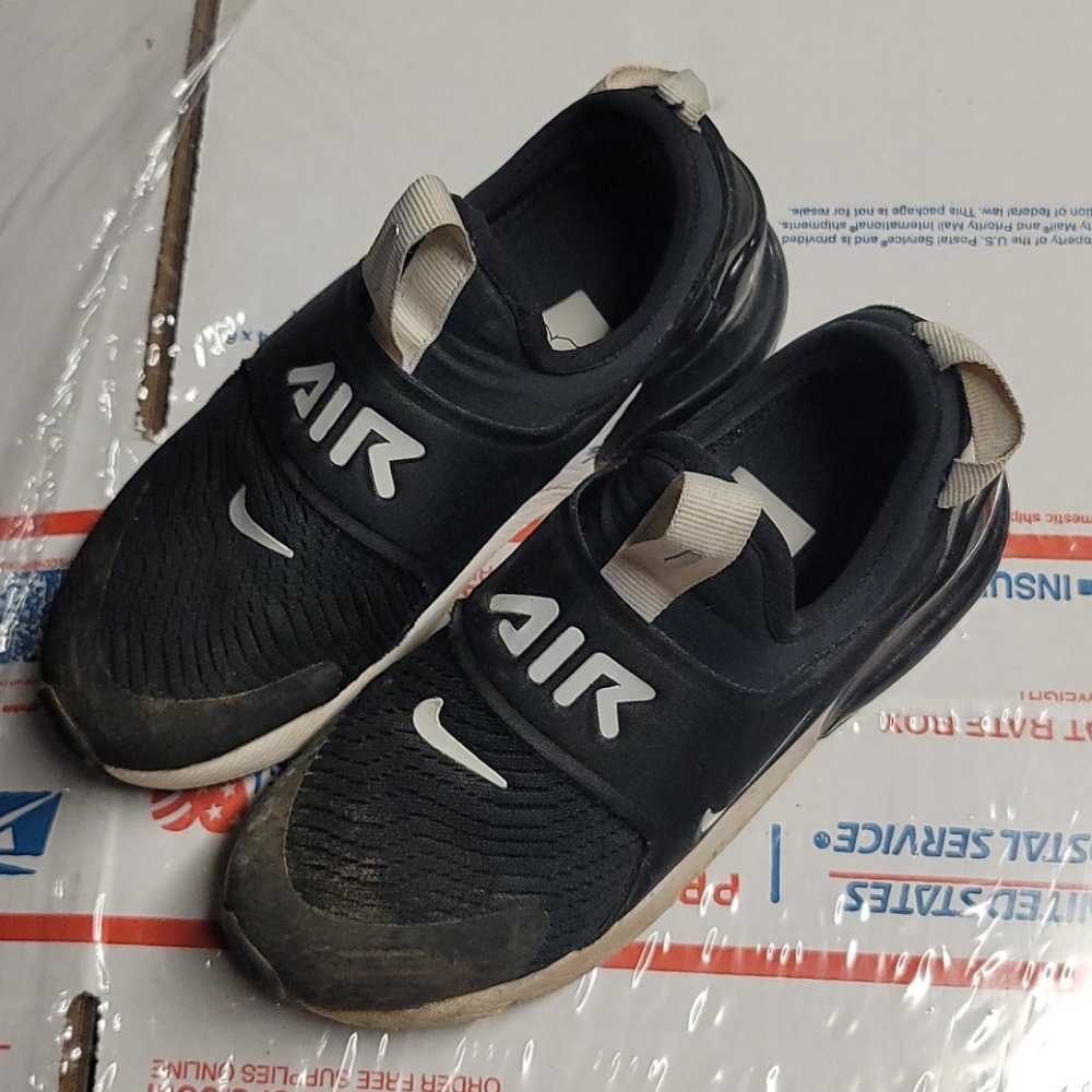 Nike size 1y